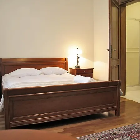 Sofia Bed & Breakfast 3*